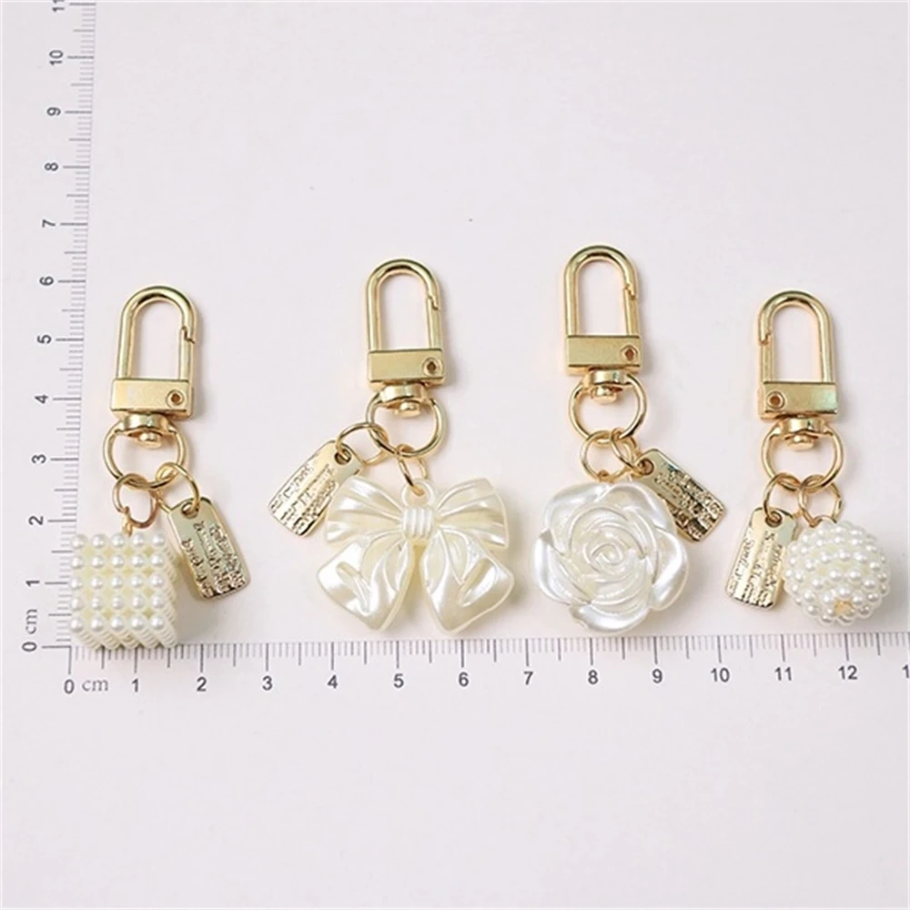 Vintage Pearl Keychains Elegant Roses Bow Shell Keyring For Women Girls Handbag Headphone Case Decoration Car Accessories