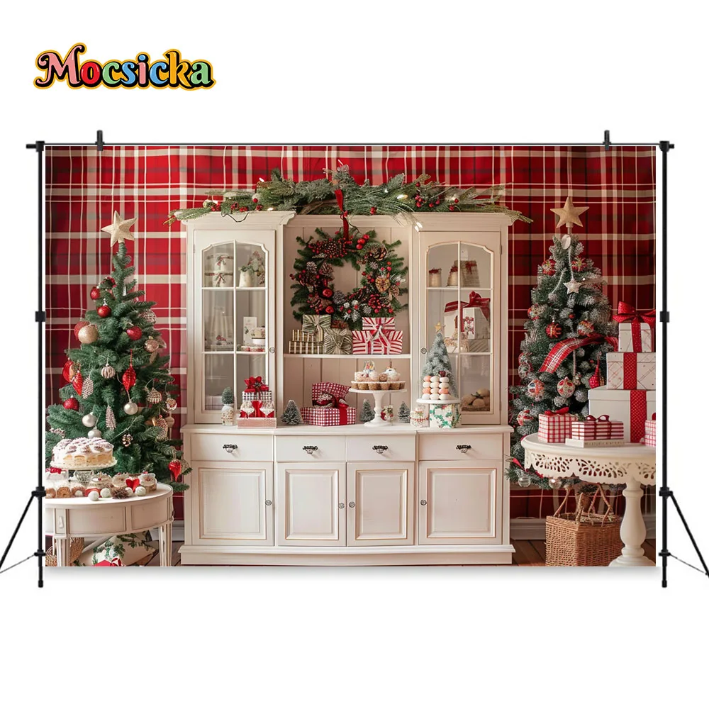 모시카 크리스마스 주방 사진 배경, 흰색 캐비닛, 빨간 화환 배경, 겨울 어린이 선물, 크리스마스 트리 포토부스 소품