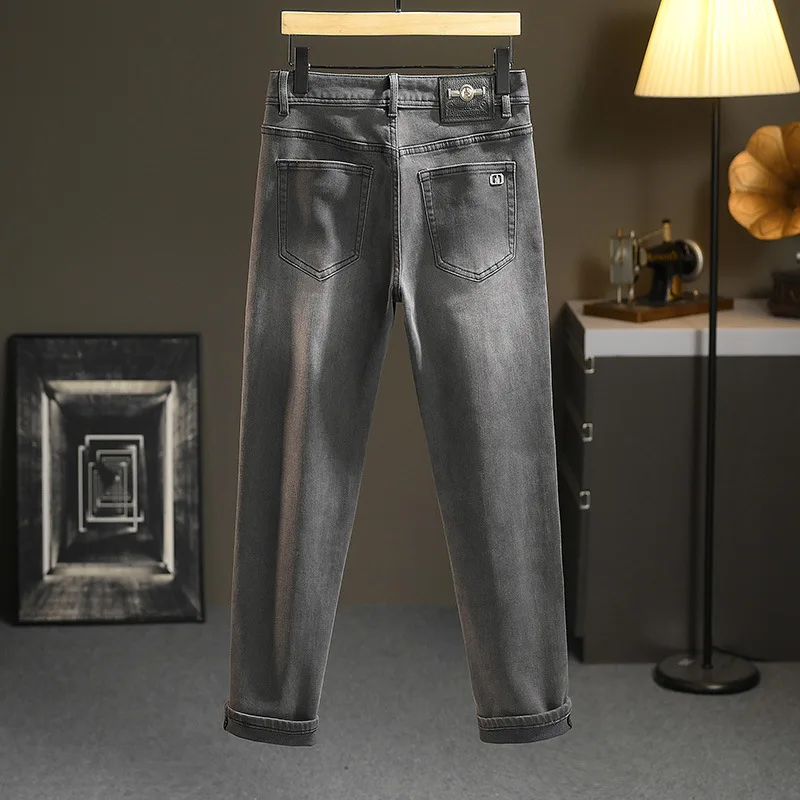 Graue Retro-Jeans für Herren im Frühling und Herbst, gewaschen, nostalgisch, passend zu Modemarke, High-End-Casual, leichte Luxus-Slim-Fit-Hosen