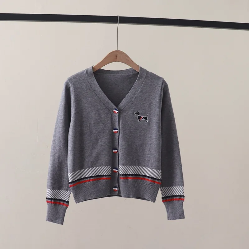 

Knitted cardigan autumn new college style chest, striped and color blocked hem, V-neck long sleeved knitted cardigan jacket