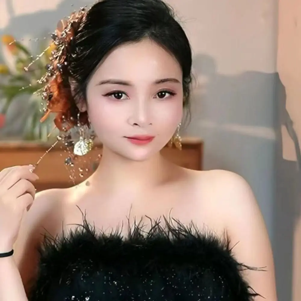 أنيقة القماش استيعاب كليب ريشة زهرة اللؤلؤ أربعة زهور إكسسوارات الشعر شرابة القرش كليب لفتاة