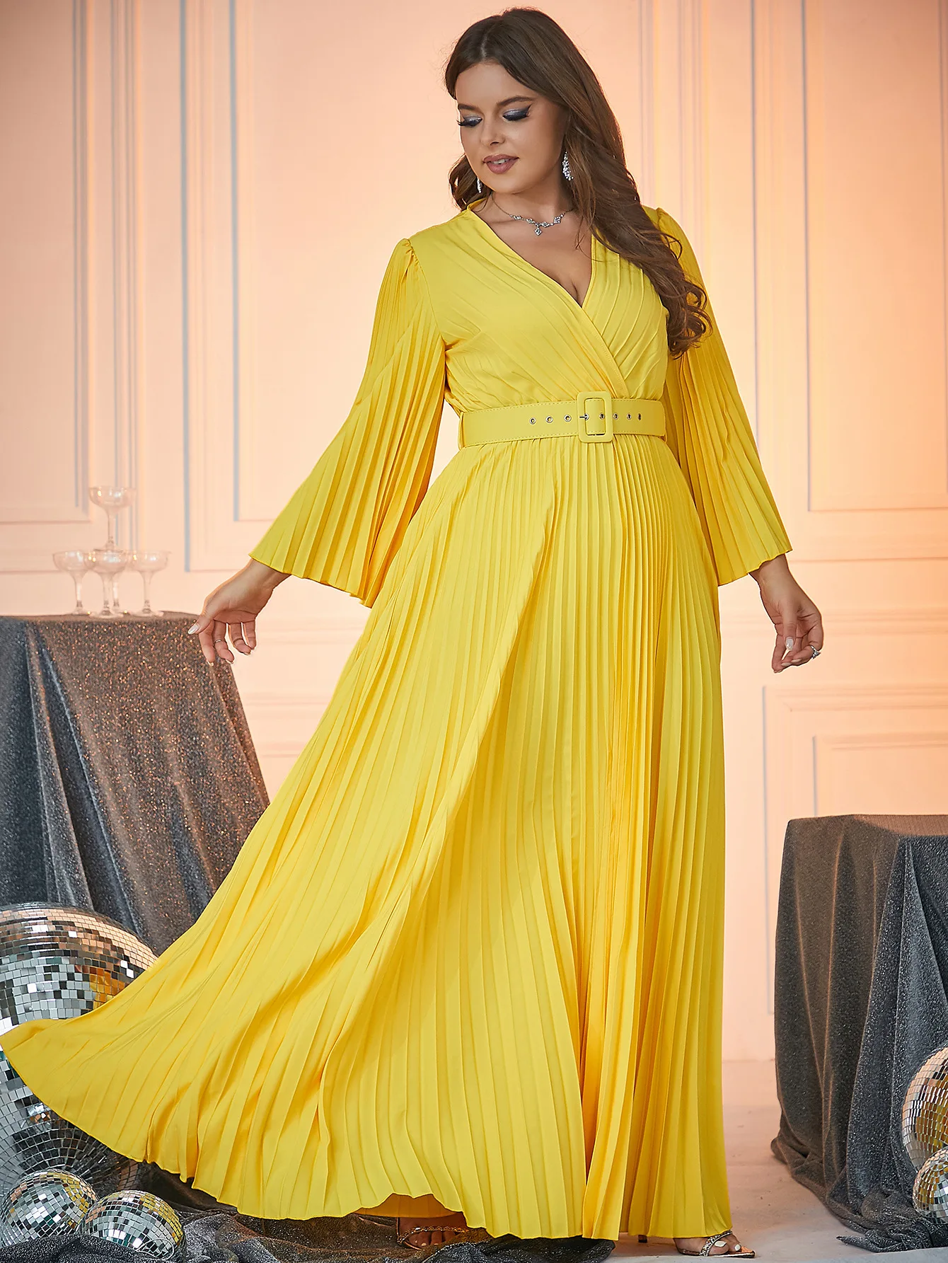 Vestido plissado de manga comprida com decote em v feminino, Roupa de cor sólida, Europeu e Americano, Cross-Border, Plus Size, Novo