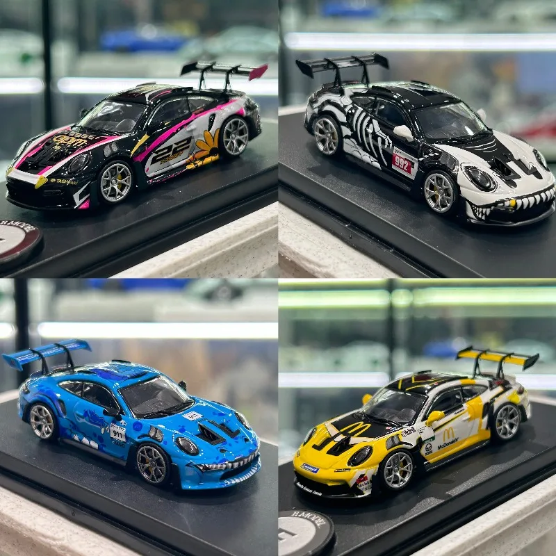 In Stock 1:64 911GT3RS alloy car model die-cast static car model, creative display item, holiday gift