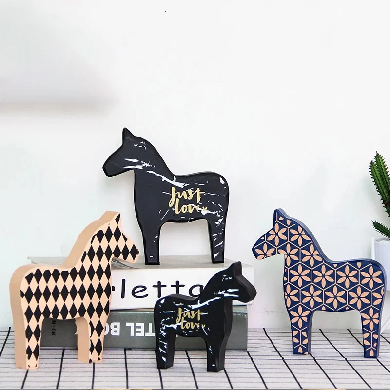 Wooden Horse Figurine Cute Child Toy Gift Crafts Statue Home Desktop Office Interior New House Decoration Ornaments