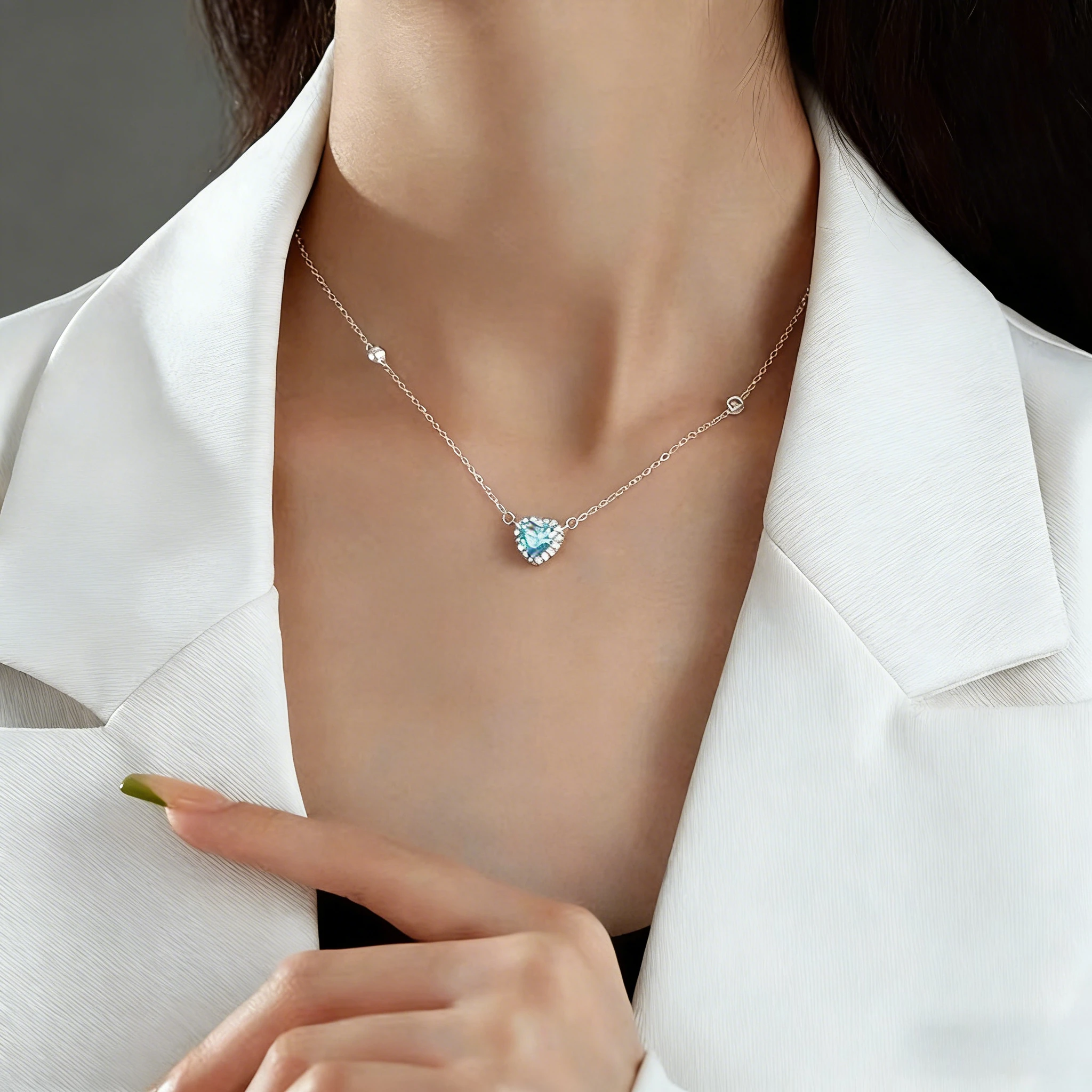 925 Sterling Silver Chain Unique and Stunning Women\'s Blue Love Heart Zircon Pendant Neck with Trendy Design Jewelry