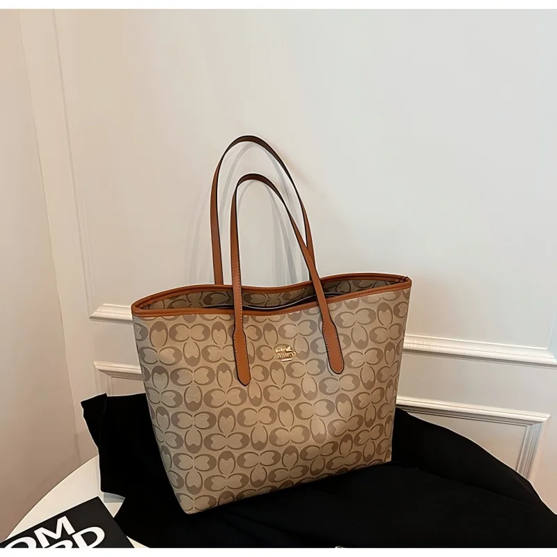 حقيبة على طراز المصمم - حقيبة حمل عالية الجودة. موديل جديد 2025. حقيبة كروس متعددة الاستخدامات. حقيبة التنقل الكلاسيكية والعصرية.