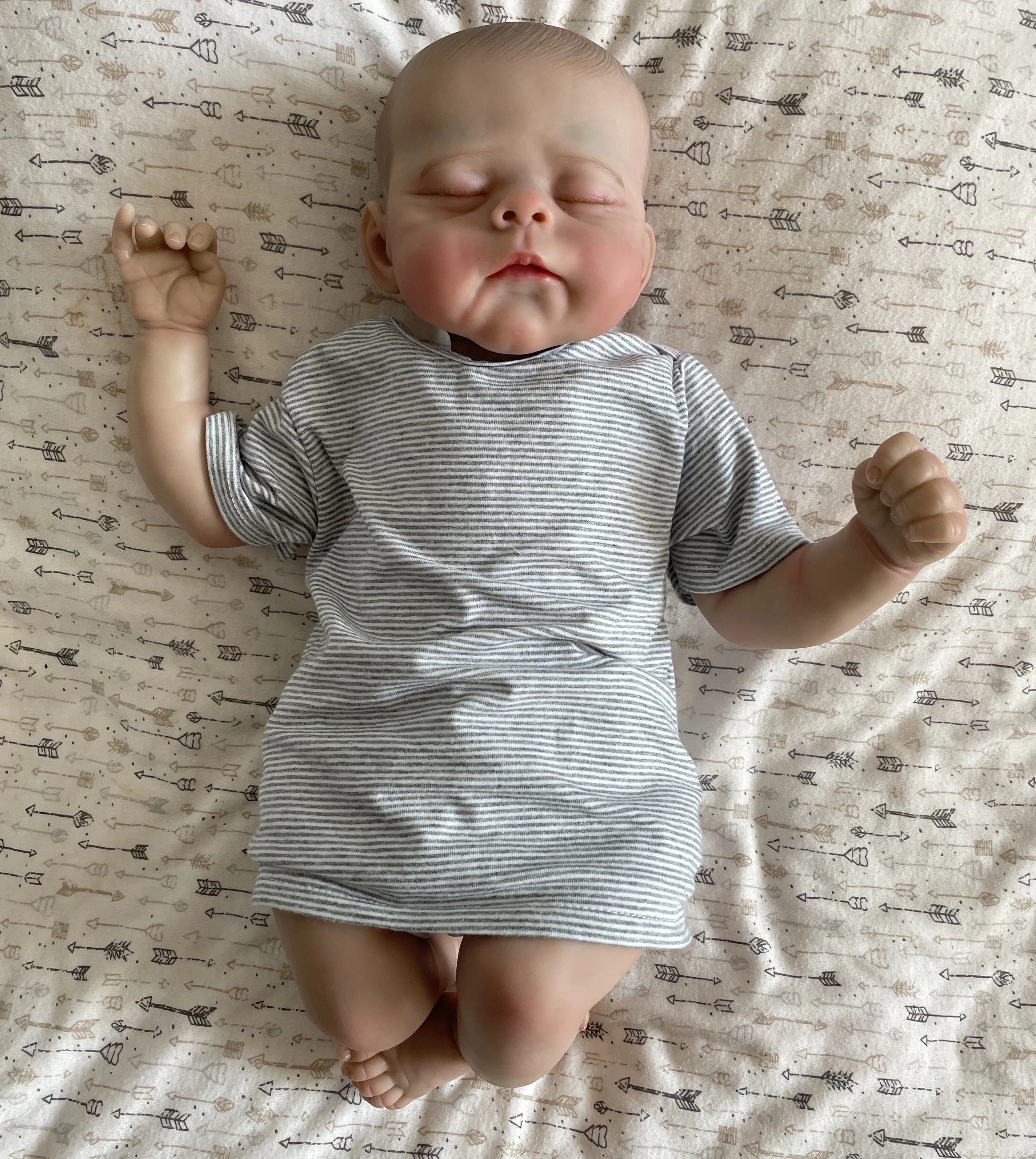 Bambola Reborn Baby Boy 'Erica' da 48 cm - Neonato che dorme realistico con pelle realistica 3D e vene visibili |   Fatto a mano e di alta qualità