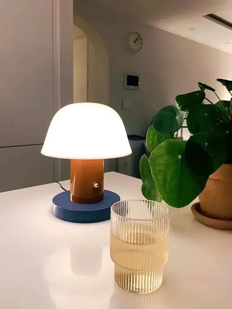 Nordic Style Retro Table Lamp, Nordic Design, Touch Table Decoration, Good for a Desk