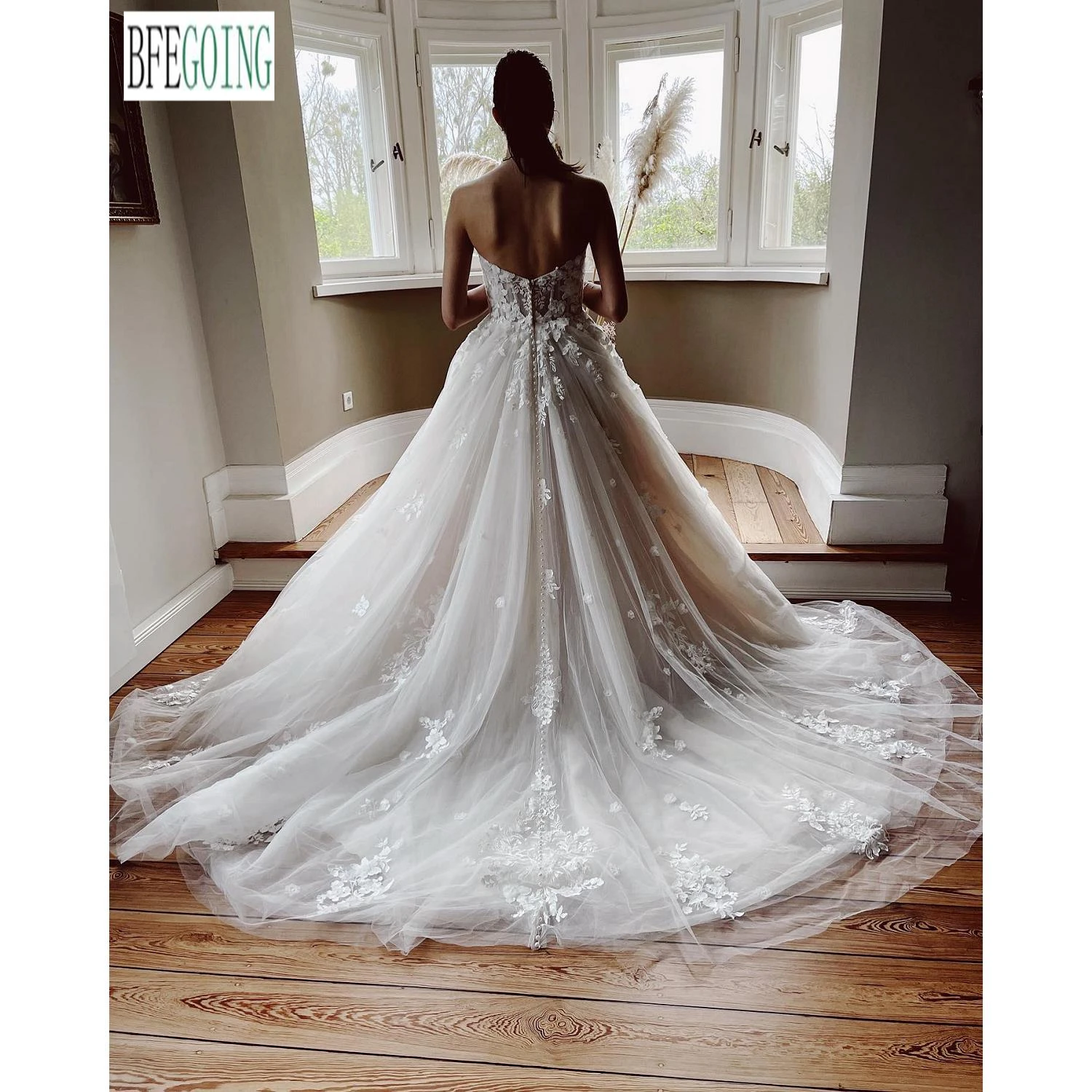 A-Line Wedding Dresses Chapel Train Custom Size Lace Appliques Floor-Length Sweetheart Tulle Layered Skirt  Bridal Gowns