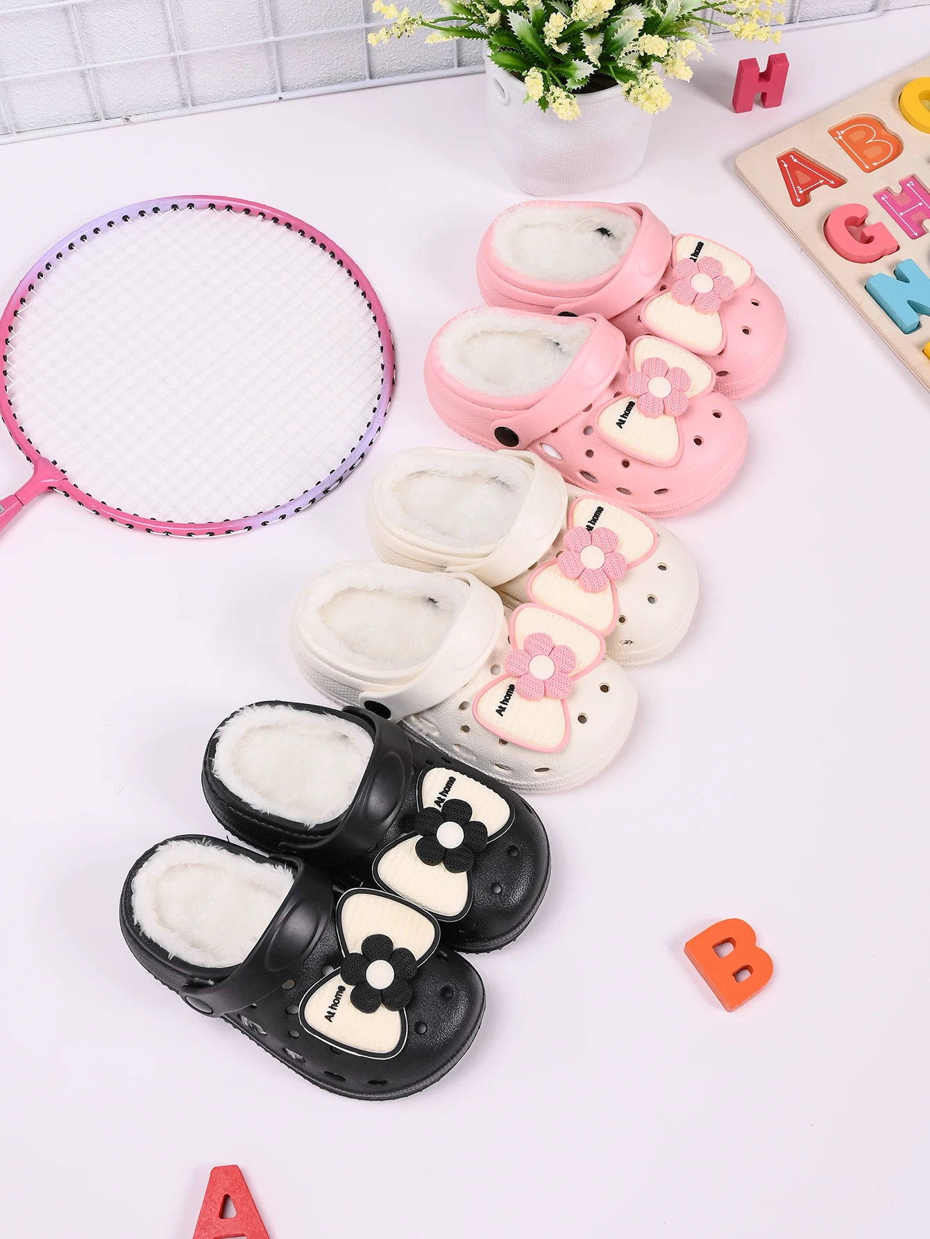 

New Winter Children's Warm Slippers Butterfly Knot Patch with Flowers Indoor Anti Slip Comfortable Slippers Girl's Plush Slipper