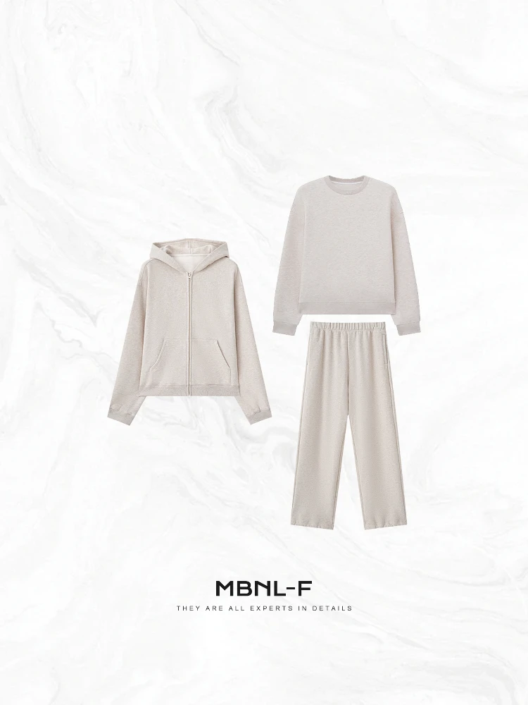 

Ультрамягкий комплект из 100% хлопка плотного плетения: свитшот и футболка. Удобный свободный крой, повседневный стиль, универсальный размер на все сезоны.