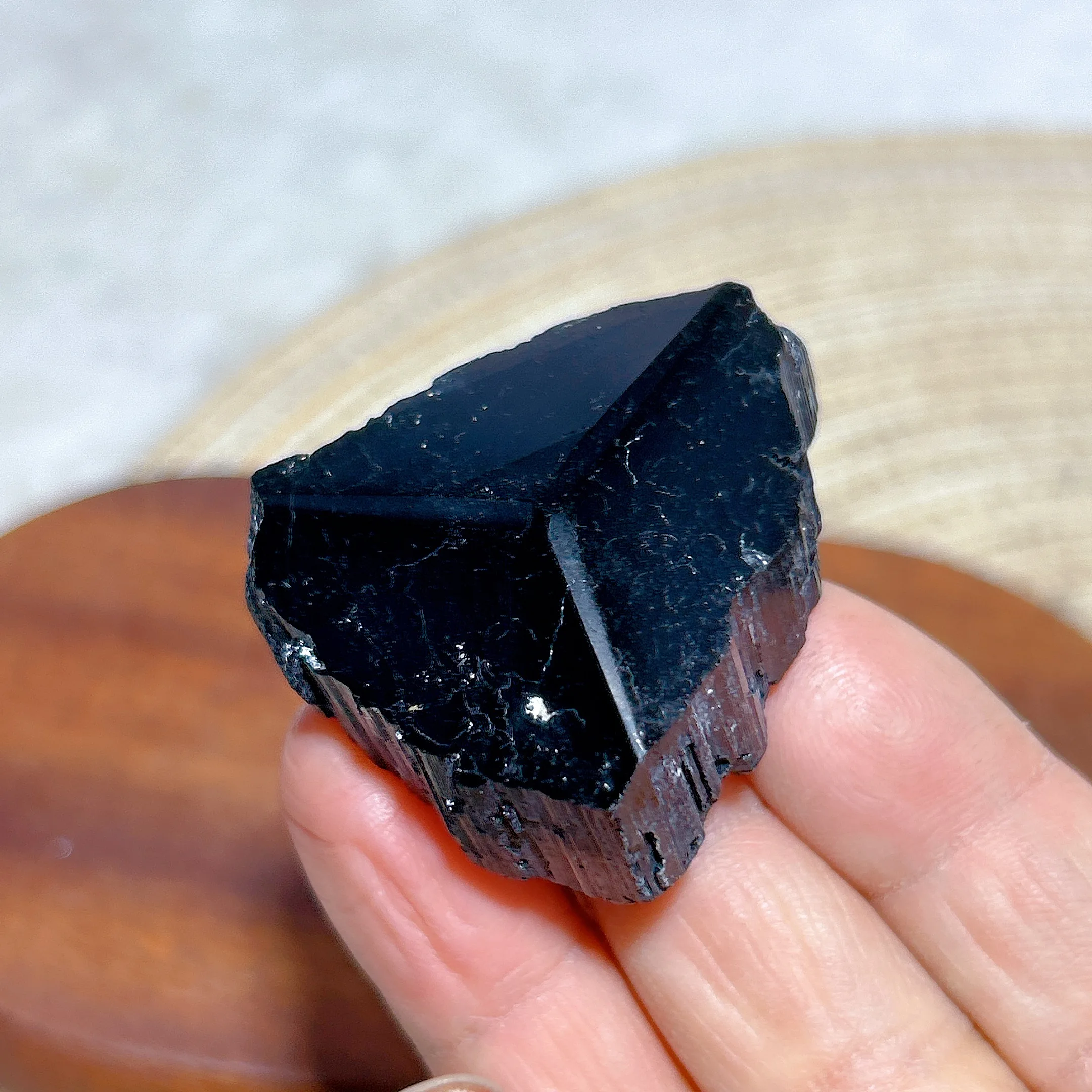 

High Quality Natural Crystal Black Tourmaline Raw Stone One Surface Polished Healing Gemstones Energy Reiki Home Decoration Gift
