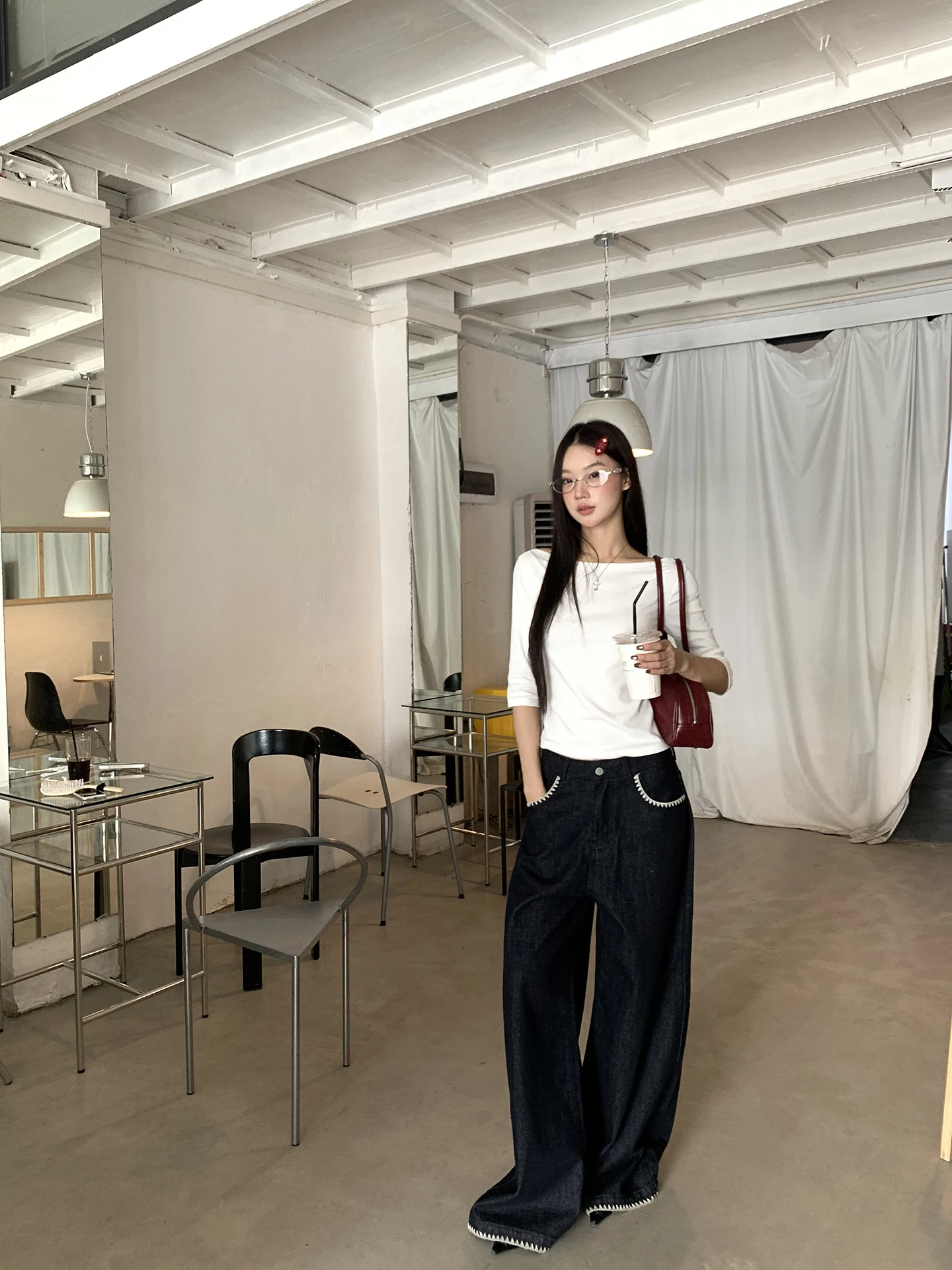 กางเกงยีนส์สีน้ำเงินเอวสูงทรงตรงสำหรับผู้หญิง รุ่นใหม่ฤดูใบไม้ร่วง ทรงขากว้างหลวมสไตล์อเมริกันย้อนยุค กางเกงยีนส์สีน้ำเงินเข้มเอวสูงสำหรับผู้หญิง