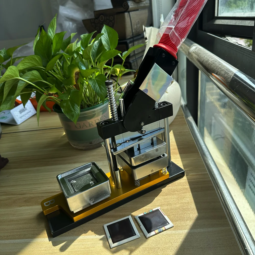 Cheapest 50*50 Mm 2*2 Inch Square Badge Fridge Magnet Making Machine Kit Including 100pcs Materials Fridge DIY Badge/pin Maker