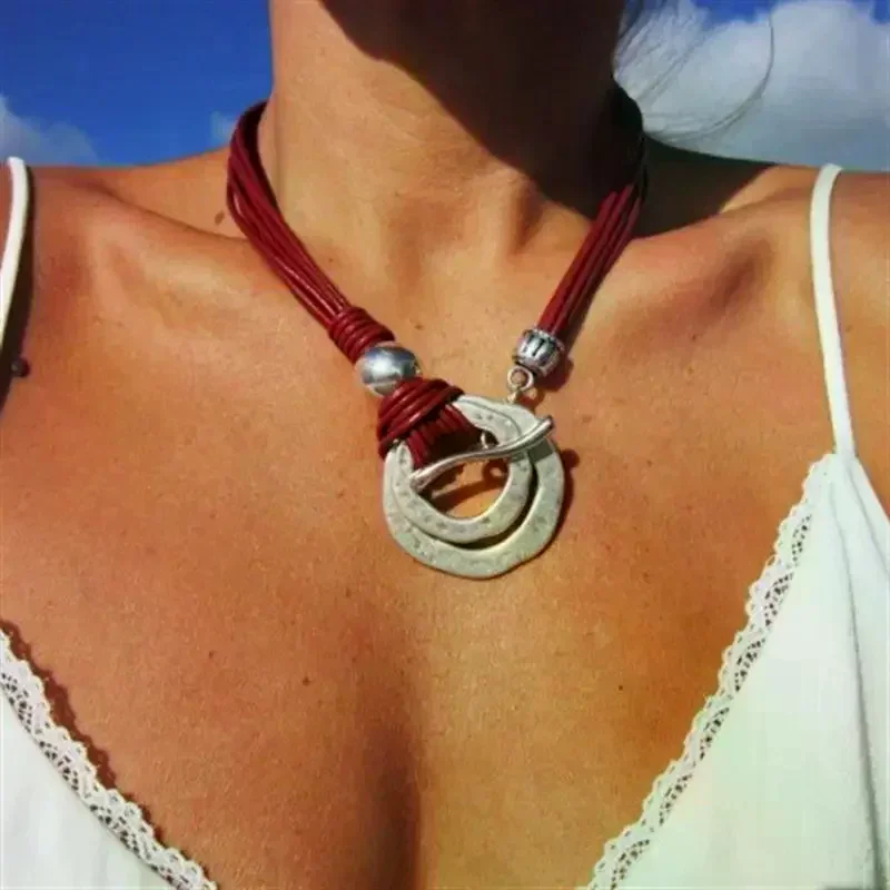 الرجعية البوهيمي العرقية نمط غير النظامية دائرة OT مشبك شكل قلادة قلادة حبل من الجلد الأحمر لافتة للنظر مجوهرات الحفلات هدية