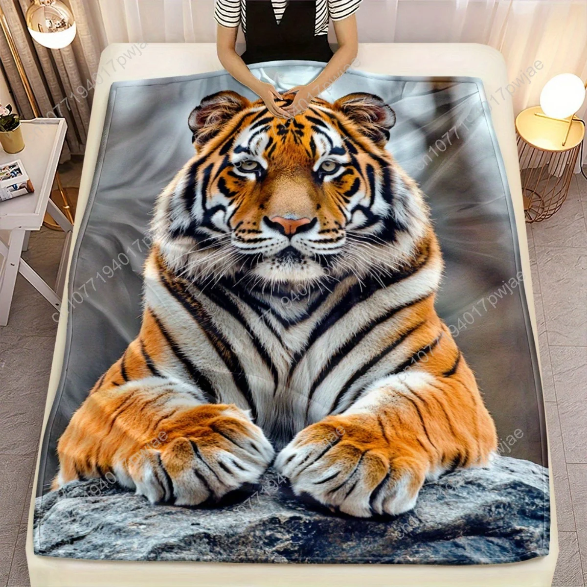 

1pc Tiger Portrait Blanket - Ultra-Soft Lightweight Flannel Throw with Realistic Tiger Head & Orange Fur - All-Season Couch, Bed
