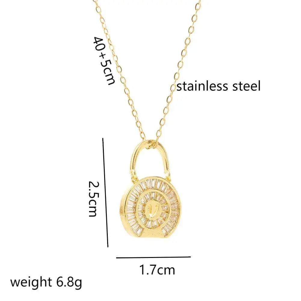 حقائب يد مرصعة بالصغيرة، وسلاسل الترقوة، وحقائب الموضة اليابانية والكورية، والقلائد، وأنماط بسيطة ومتخصصة للنساء