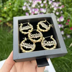 Mini pendientes de aro personalizados para niños, aretes ostentosos con nombre, placa de identificación personalizada, pendientes de bambú, regalo para niñas pequeñas, 30mm