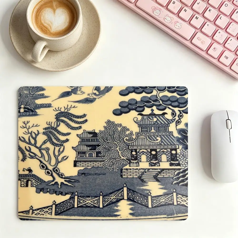 Blue and white symmetrical floral border Mouse pads traditional blue and white porcelain pattern keyboard mat for gaming