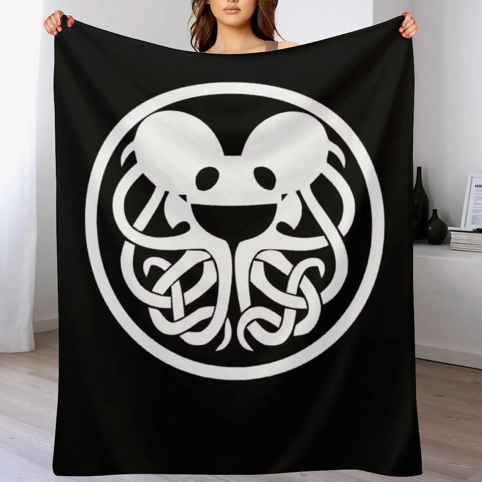 

DeadMau5 Throw Blanket Bed Fashionable decorative Extra Large Throw Beach Blankets
