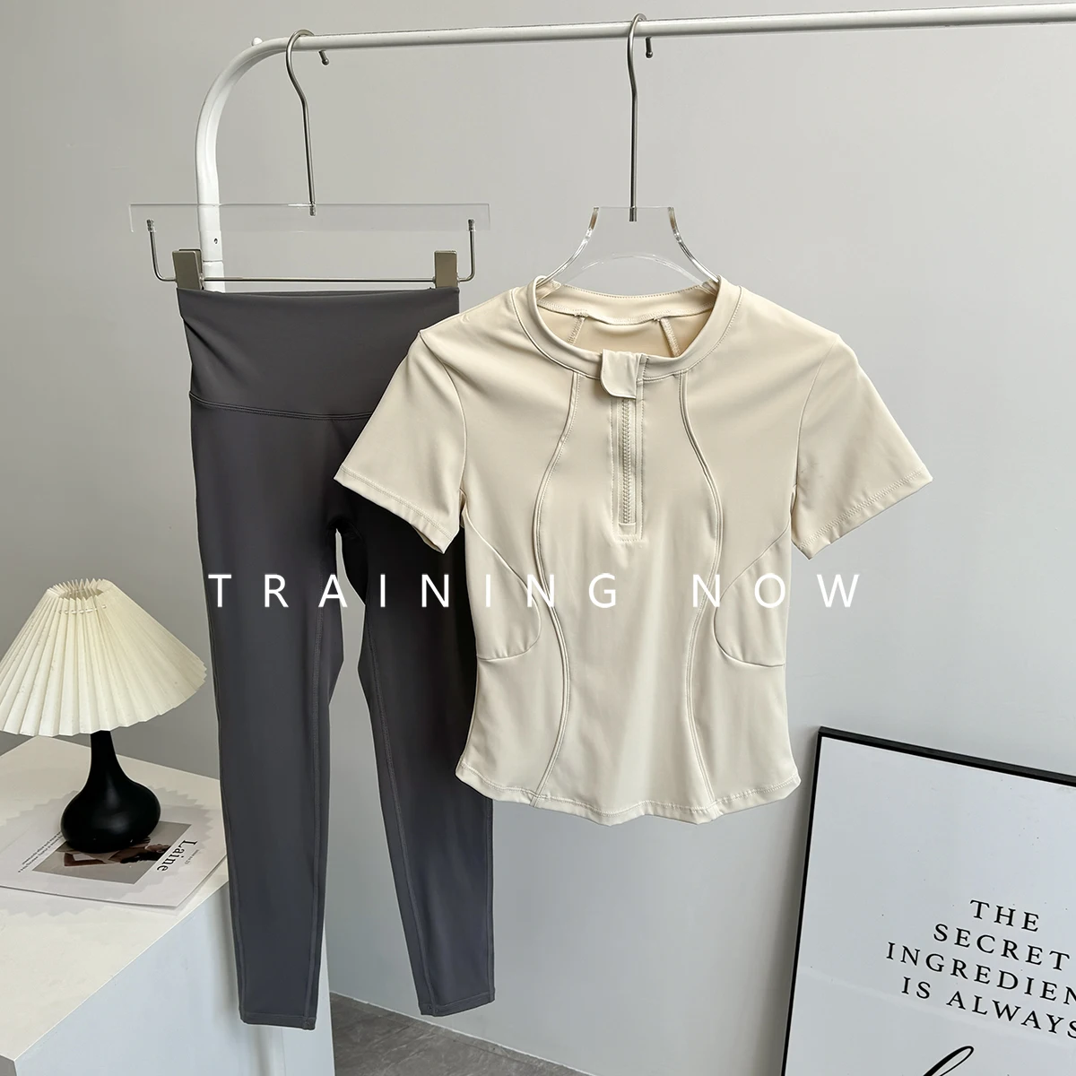 

Дорогой спортивный костюм для женщин летом, новый дышащий быстросохнущий модный костюм для бега с короткими рукавами для пилатеса, фитнеса, йоги