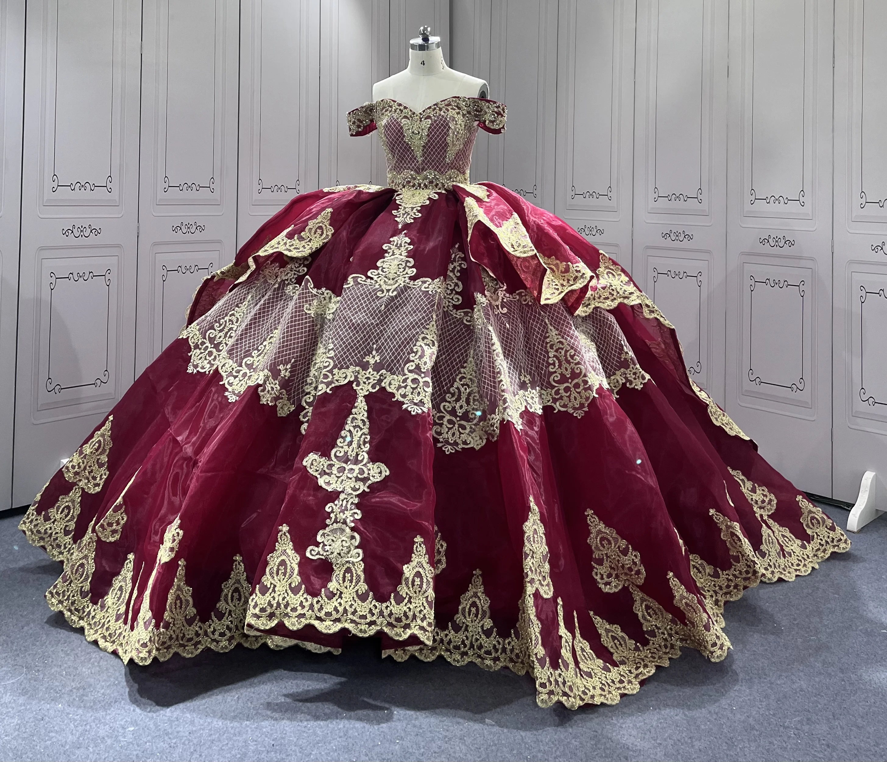 

Princess Burgundy Quinceanera Dresses 15 Anos Off the Shoulder Sweetheart Lace Appliques Vestidos De 15 Anos Customised