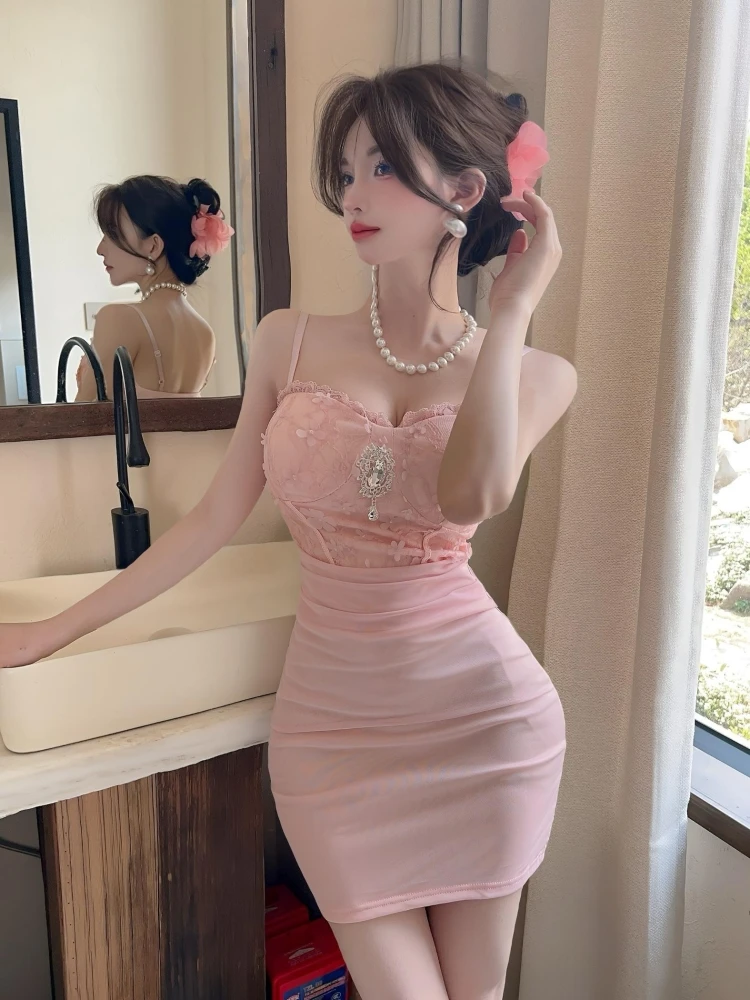 

French Style Three Dimensional Jacquard Strap Dress for Women 2025 Design Sensual Slim Fit Spicy Girl Hip Wrapping Skirt