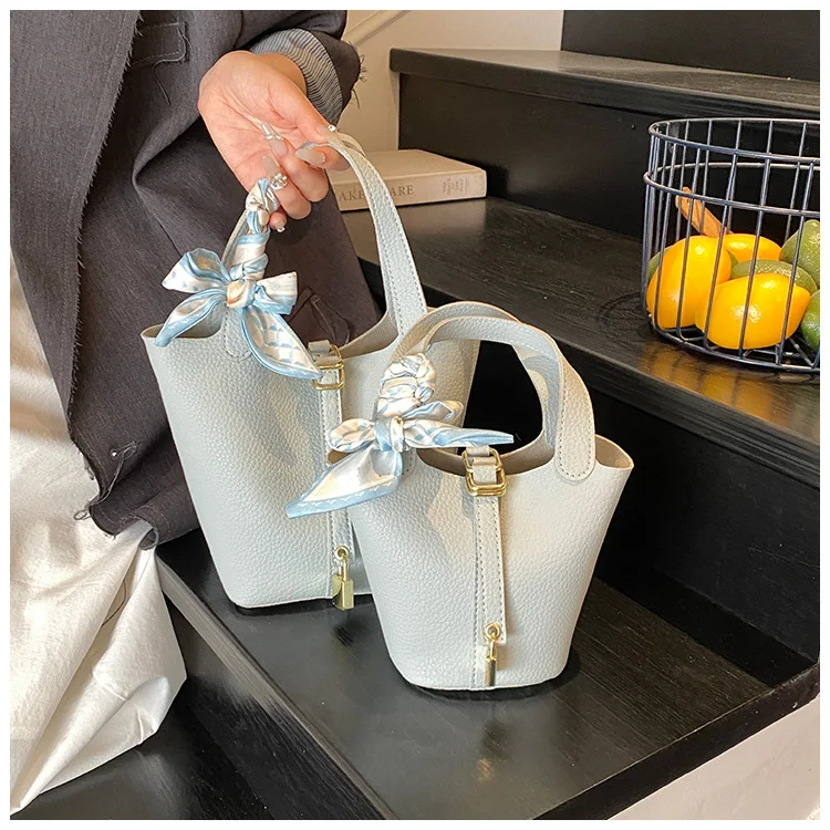 This year's popular bag women's 2026 new fashion high sense women's hand bucket bag versatile shoulder messenger bag
