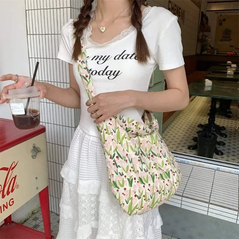 Cute Tulip Large Capacity Commuter Shoulder Bag Female College Student Canvas Bag Cross Shoulder Bag