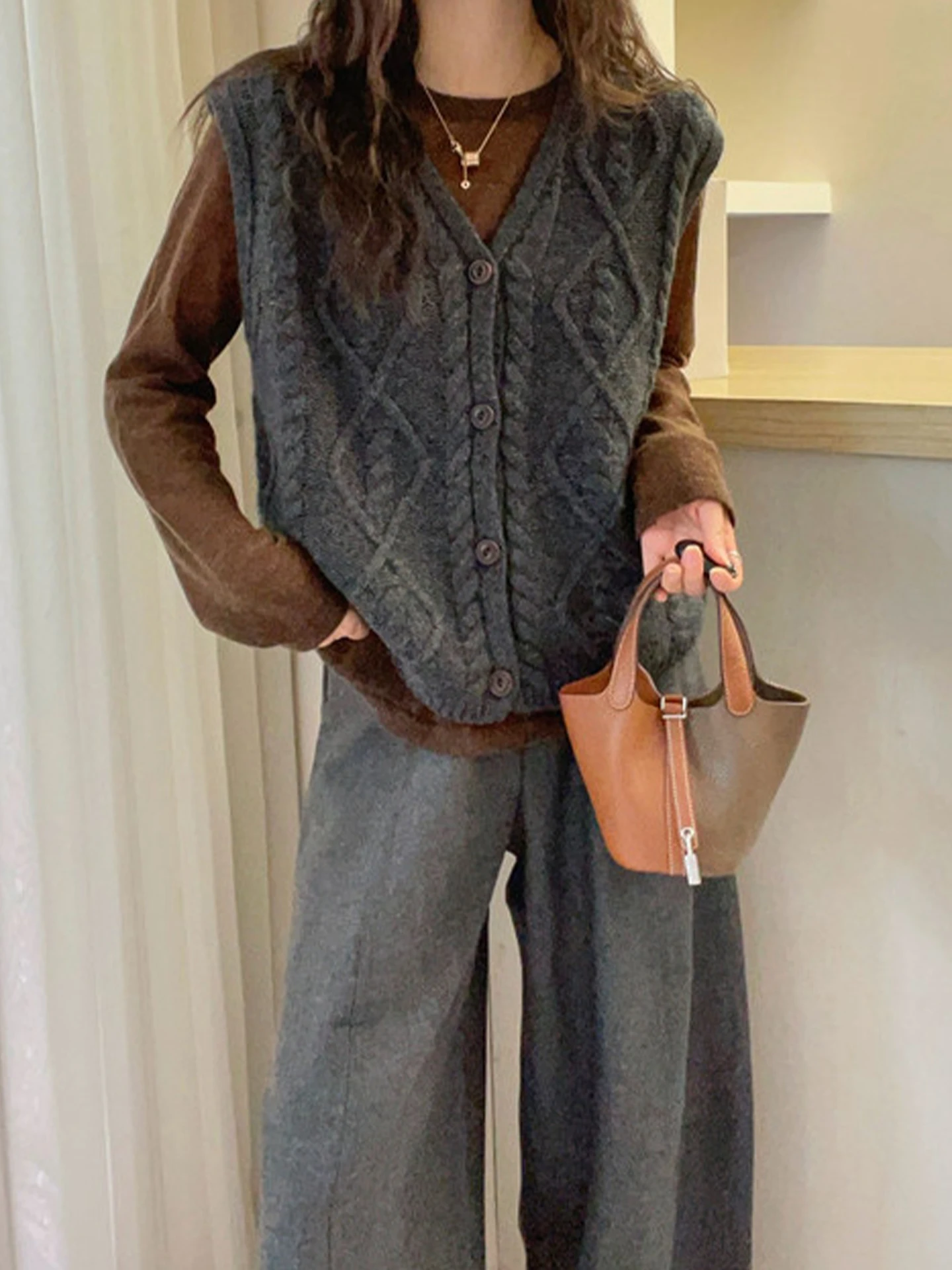 خريف 2025 سترة نسائية ماسية تصميم بسيط الطبقات لون نقي تريكو ملابس خارجية V-ne زر عادي رفيع #5