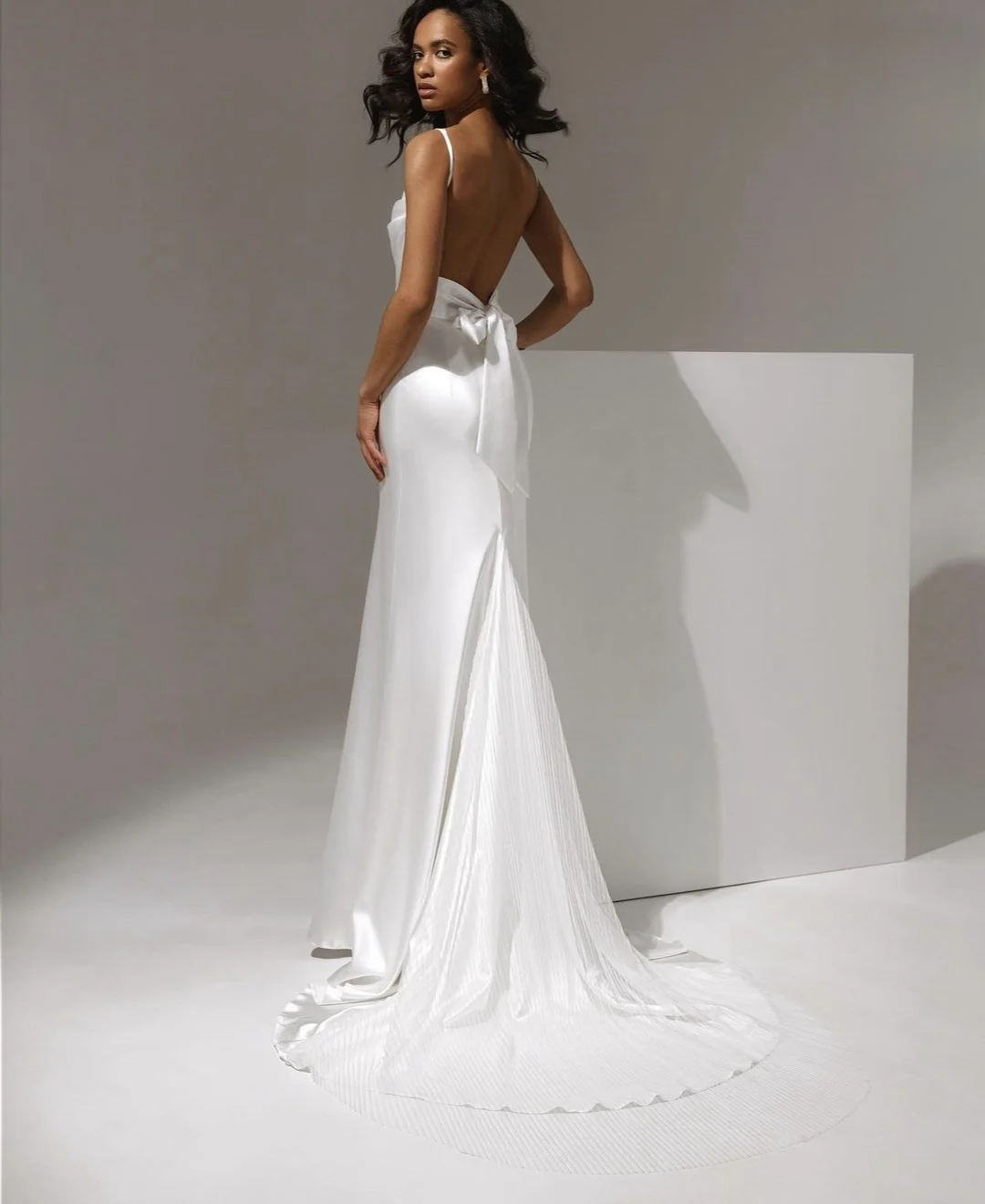 Simple White Satin Wedding Dresses  Spaghetti Strap Soft Fabric Bridal Gowns Floor Length Stunning Robe De Mariee Charming