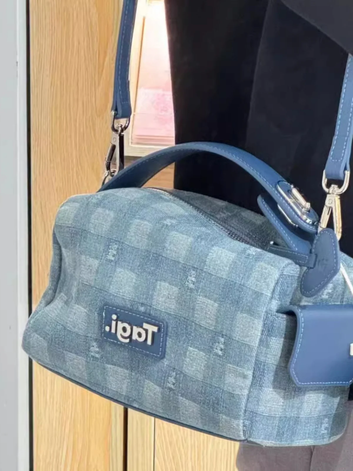 

Tagi Square Lamb Fur Denim hair oulder Crossbody Bag Faionable Commuter Women's Bag Modern Neutral Sle Leisure Scene