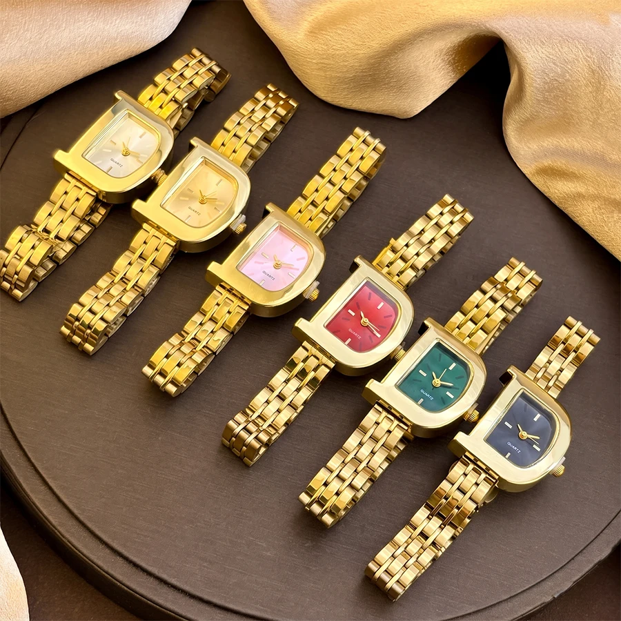 Vintage Watch for Women: D-Shaped Dial Stainless Steel Strap Classic Retro Wrist Watch