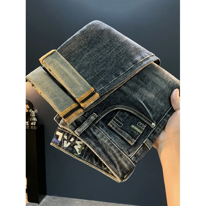 2025 جديد مايكرو هارين ثقب الجينز للرجال موضة الخريف الاتجاه ، مخروطي القدم الصغيرة السراويل المرنة غير رسمية