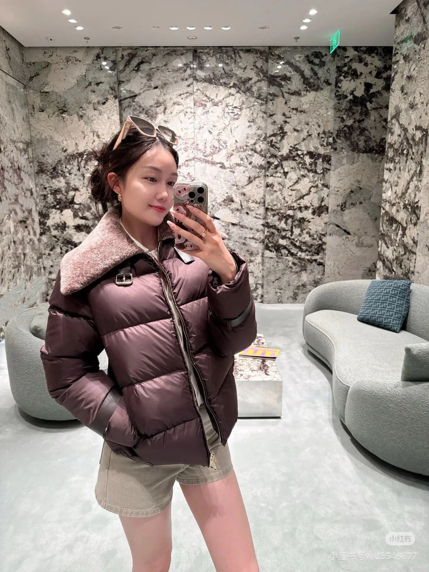 2025 Nueva chaqueta de plumón para mujer, abrigo de invierno con cuello de piel sintética, cálido a prueba de viento de primera calidad, plumón de pato blanco 90%, moda