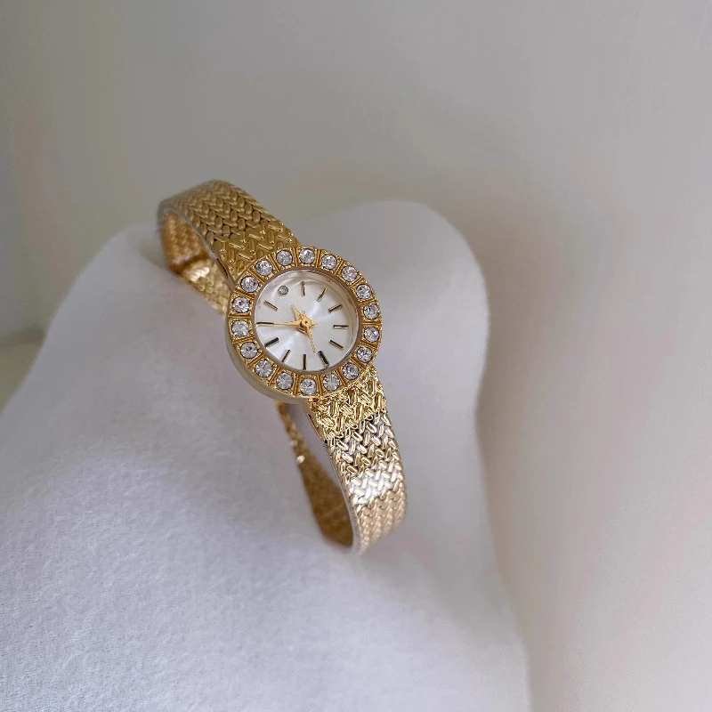 ساعة نسائية كلاسيكية أنيقة وبسيطة مقاومة للماء 2025 كوارتز هدية عيد ميلاد