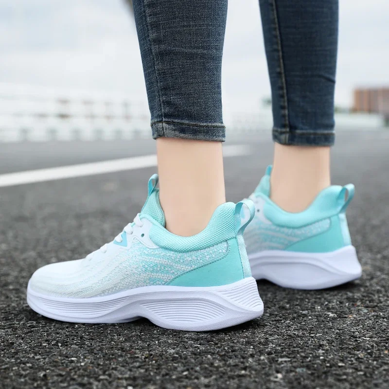 Zapatillas de correr ligeras antideslizantes para mujer, zapatos de Fitness suaves transpirables de malla, zapatillas casuales de tejido volador,