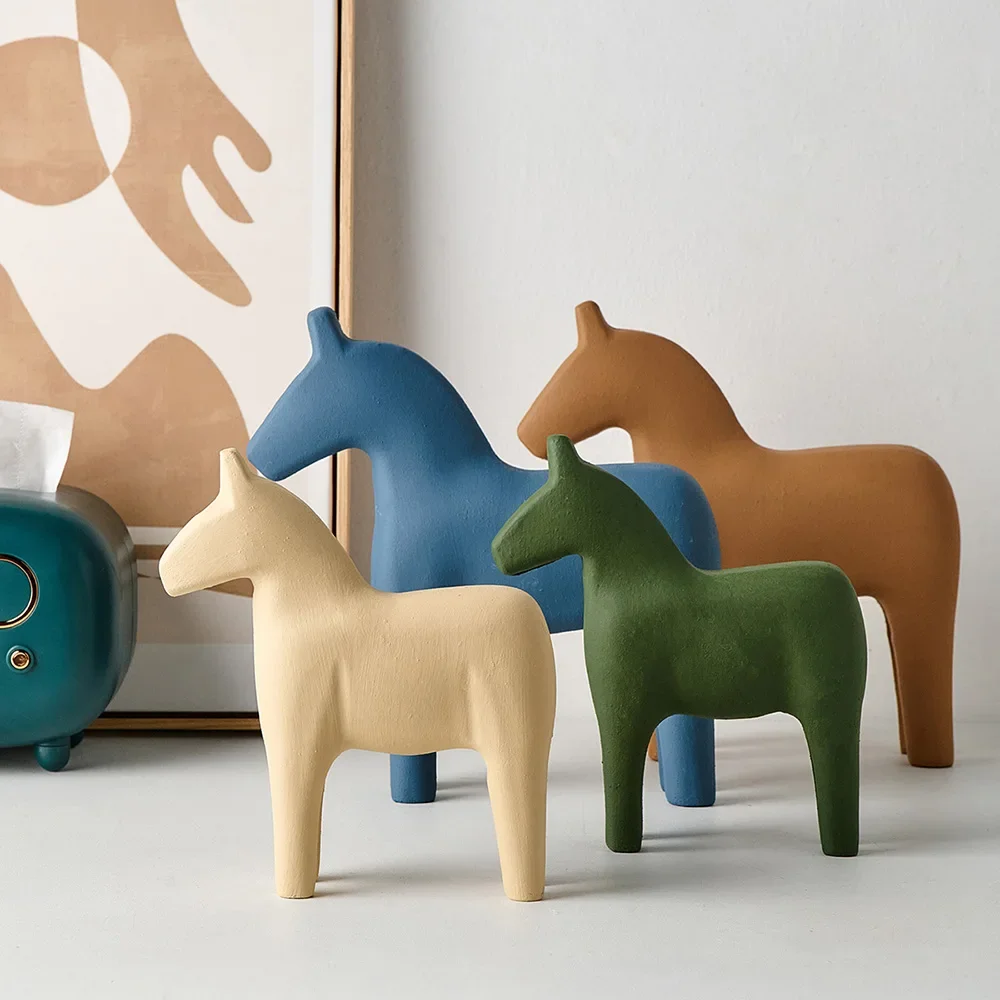 Modern Individualistic Decoration Trojan Horse Wood Animal Figurines Home Decoration Accessories Kids Room Decoration Gift