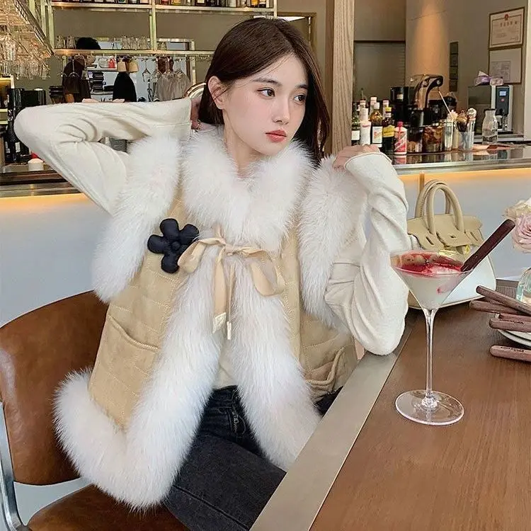 2025 Winter New Faux Fox Fur Vest, Young Style Fluffy Sweet Jacket  Women Casual and versatile  Fashion Sense of design XT1788