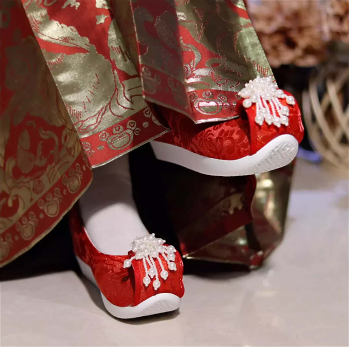 

Hanfu shoes with increased height inside, cloud shoes, round toe pearl cloth shoes, high heels 7cm