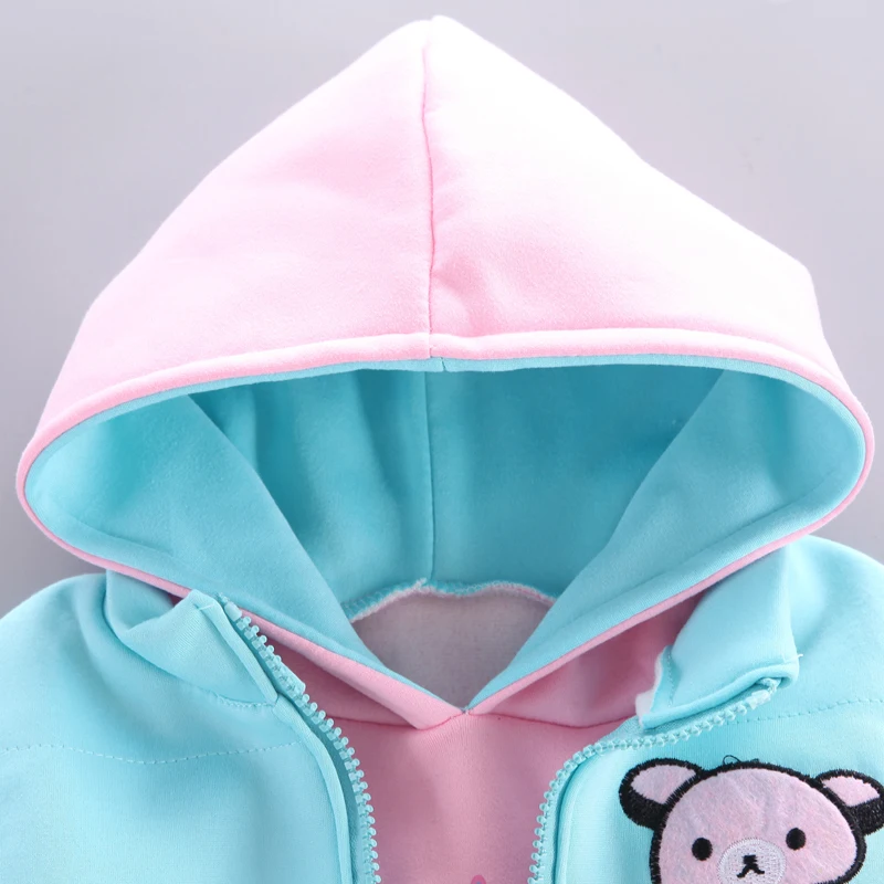 3-teiliges Set für Mädchen: Fleece-gefütterter Hoodie mit Bärenmuster, Kontrastblauer Weste und Hose, Winterkleidung für Kinder – Detail 4