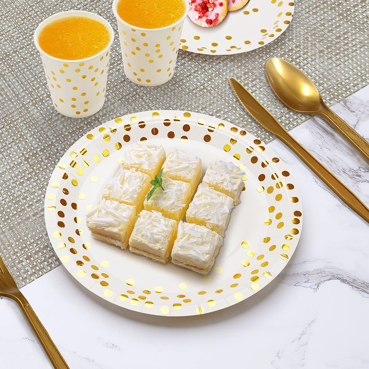 Piatti a pois dorati set per la cena stoviglie usa e getta bicchieri di carta cucchiai per la decorazione di laurea di compleanno di nozze Baby