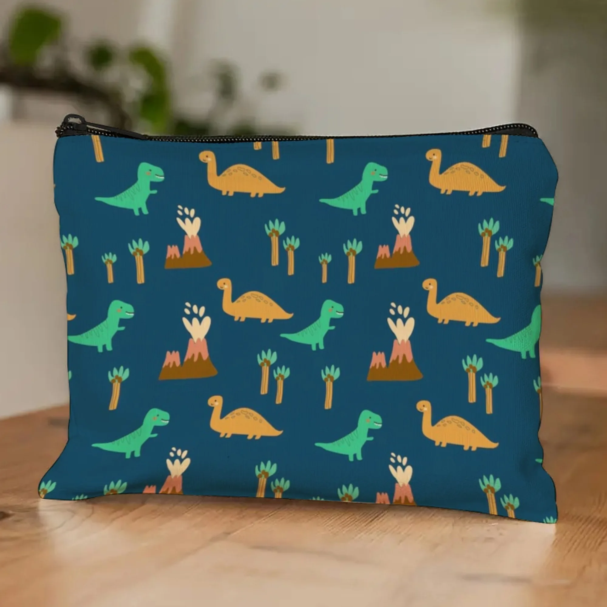 

Vintage Dino Adventure Makeup Bag Retro Map Prints with T-Rex & Triceratops Durable Organizer for Daily Toiletry & Cosmetic