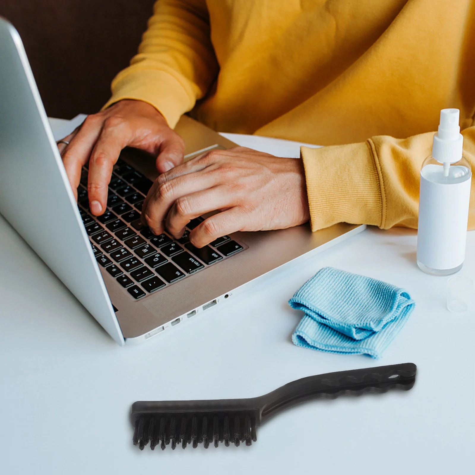 

4pcs Keyboard Cleaning Brush Mini Computer Dust Cleaning Equipment Portable Handle For Laptop Pc Car Dashboard Anti-Static Brush