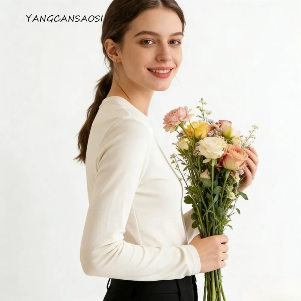 ملابس نسائية أوائل الربيع ناعمة خفيفة ورقيقة 30% صوف خفيفة الوزن ورقبة دائرية وأكمام طويلة بقصة ضيقة سترة قاع صلبة