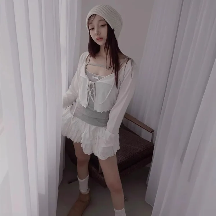 ญี่ปุ่นสีเทาถักเสื้อสเวตเตอร์ถัก Camisole ชุดสตรีฤดูใบไม้ผลิและฤดูร้อนใหม่น่ารัก Bow LACE-up Ruffle EDGE ถัก TOP Mujer