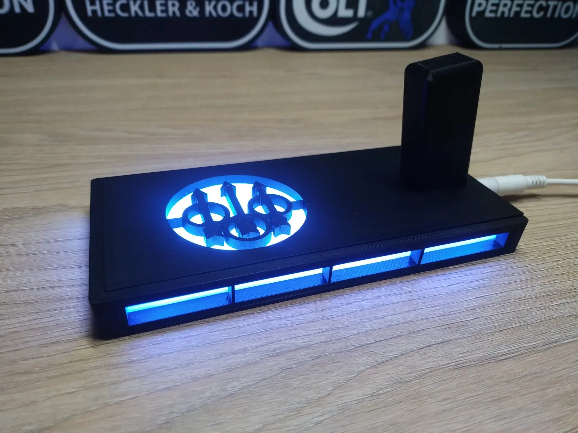 Universeller Pistolenständer mit Licht-Display-Halter für Revolver Glock Ar Rifle Cool Collection Launcher Storage Showcase Mount