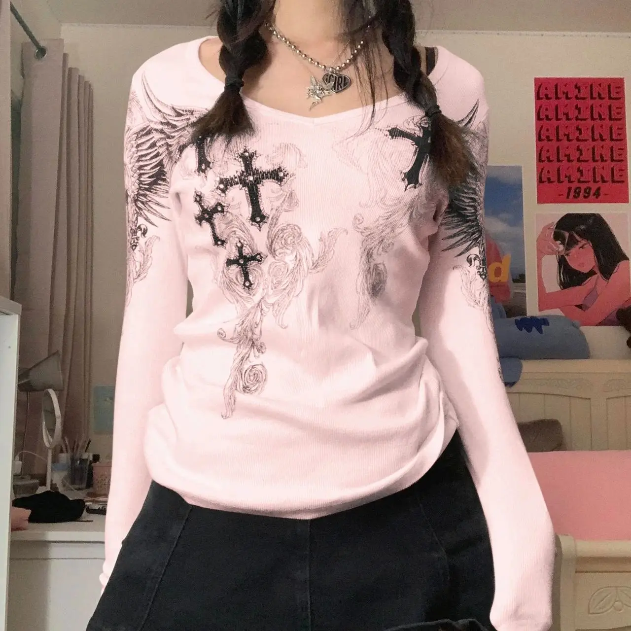 

New 2000s Aesthetic T-Shirt Graphic Cross Wings Print Long S Cleanfit Style Ladies Fashion Linen Material A-Line Sleeve