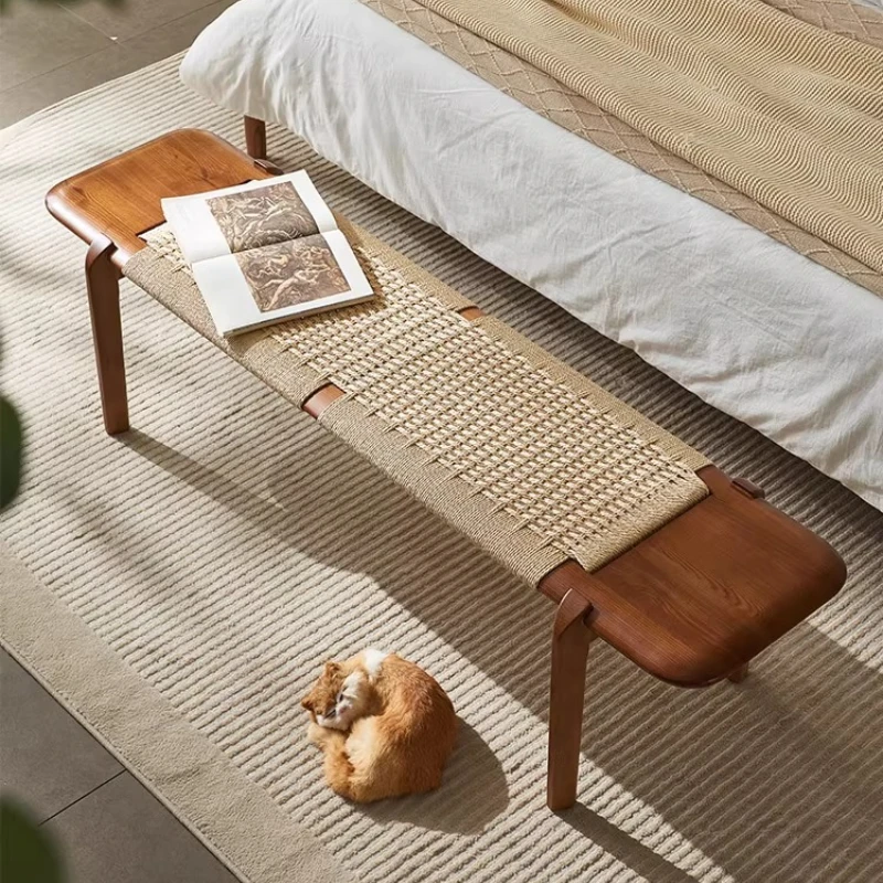 في غرفة النوم جرب لتغيير مقاعد الأحذية ومقاعد القدم ومقاعد بجانب السرير #1