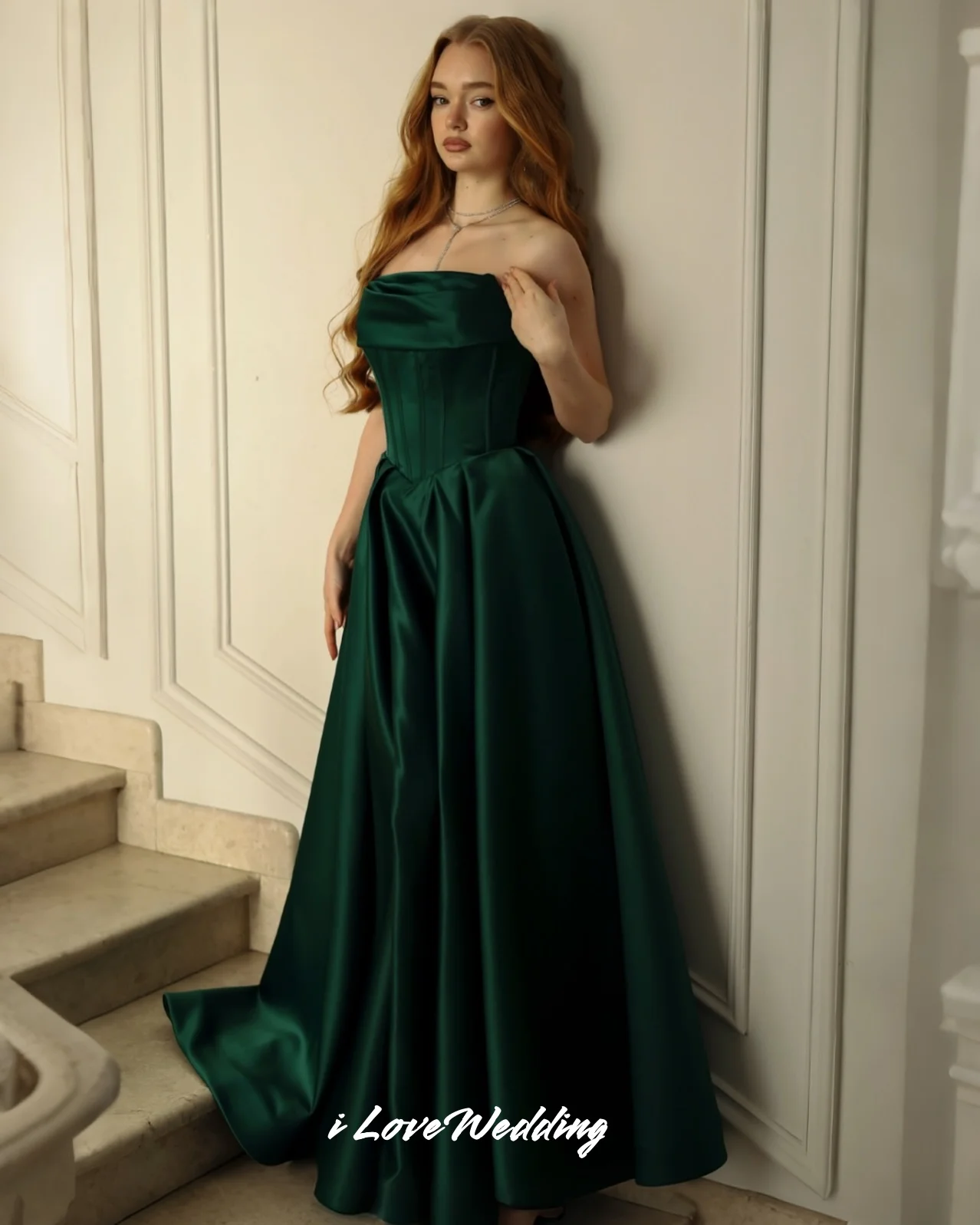 Vestidos de fiesta rojos sin tirantes 2025, vestido de noche de satén sin mangas con cordones, vestido de fiesta de boda plisado hasta el suelo personalizado